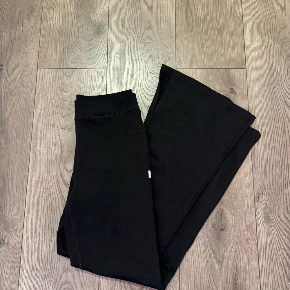 Vuori Wide Leg Black Pants Size Medium - Picture 2 of 7
